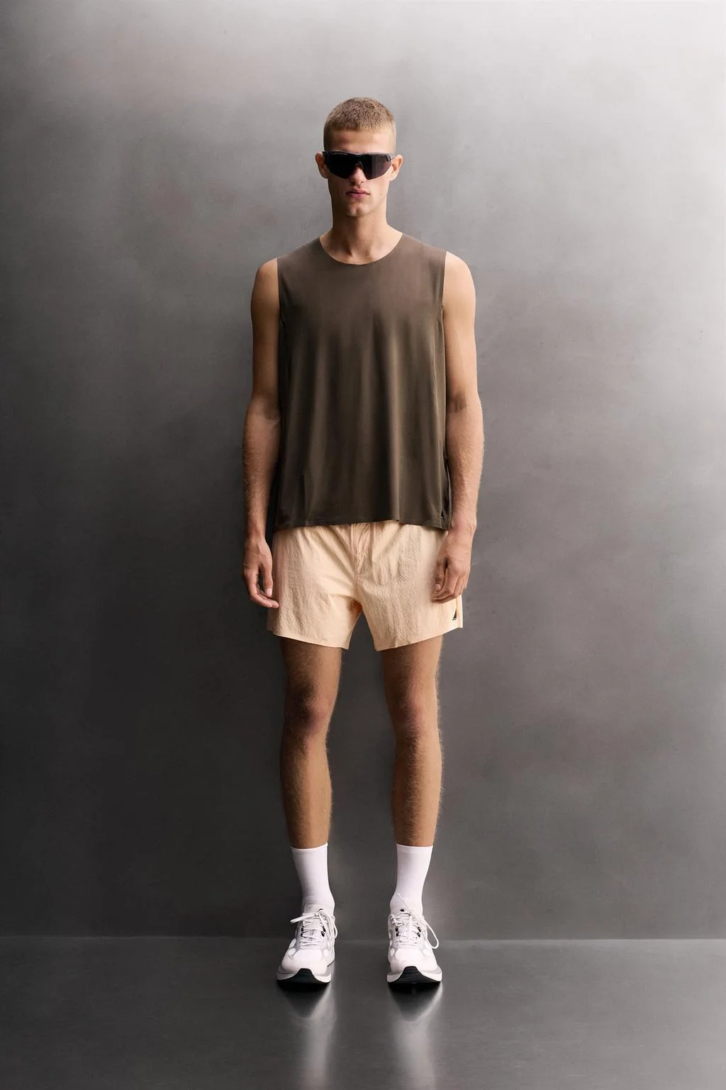 GRAPHIC RUNNING TANK TOP