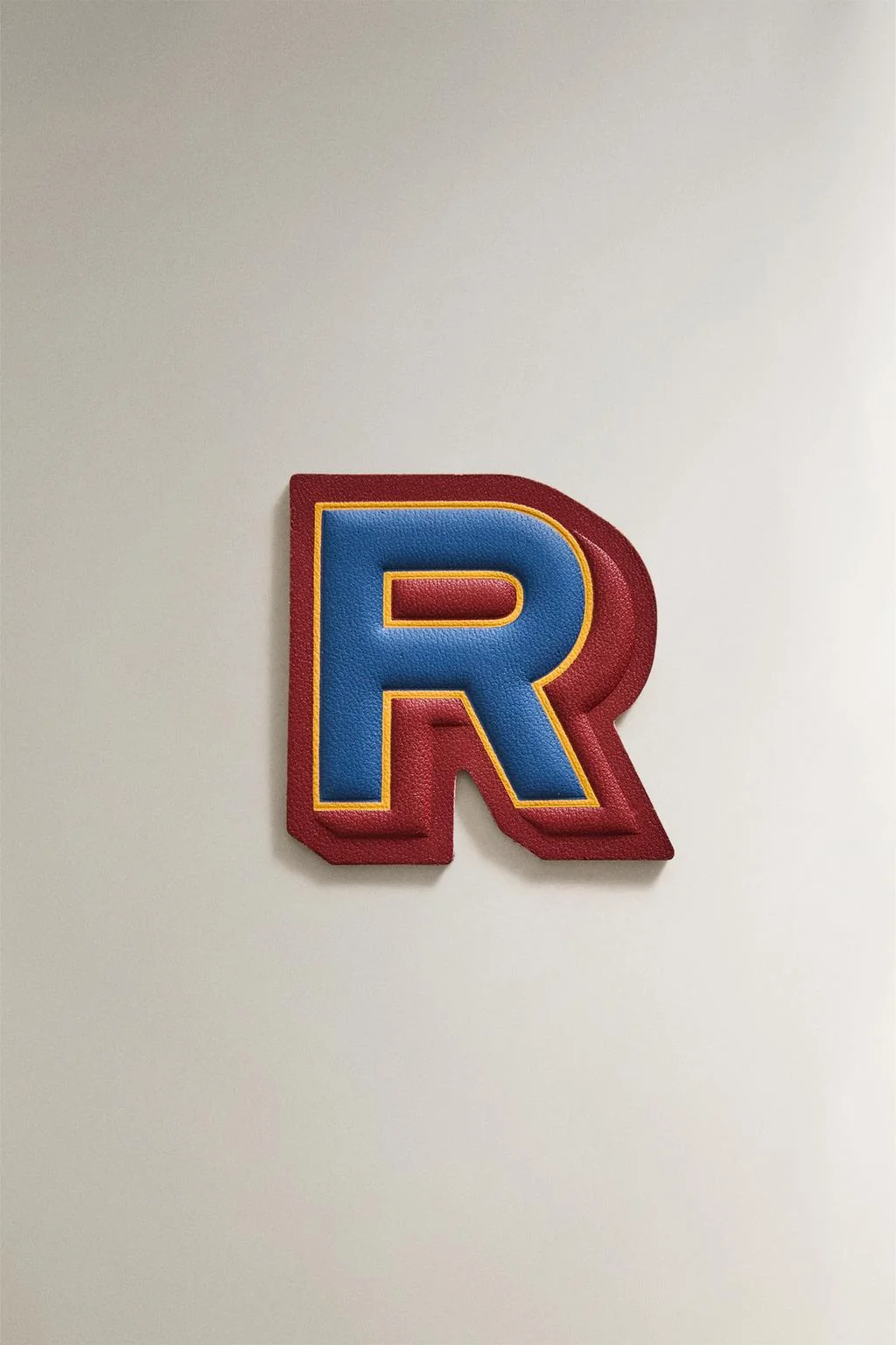 Кожаная нашивка с буквой Р