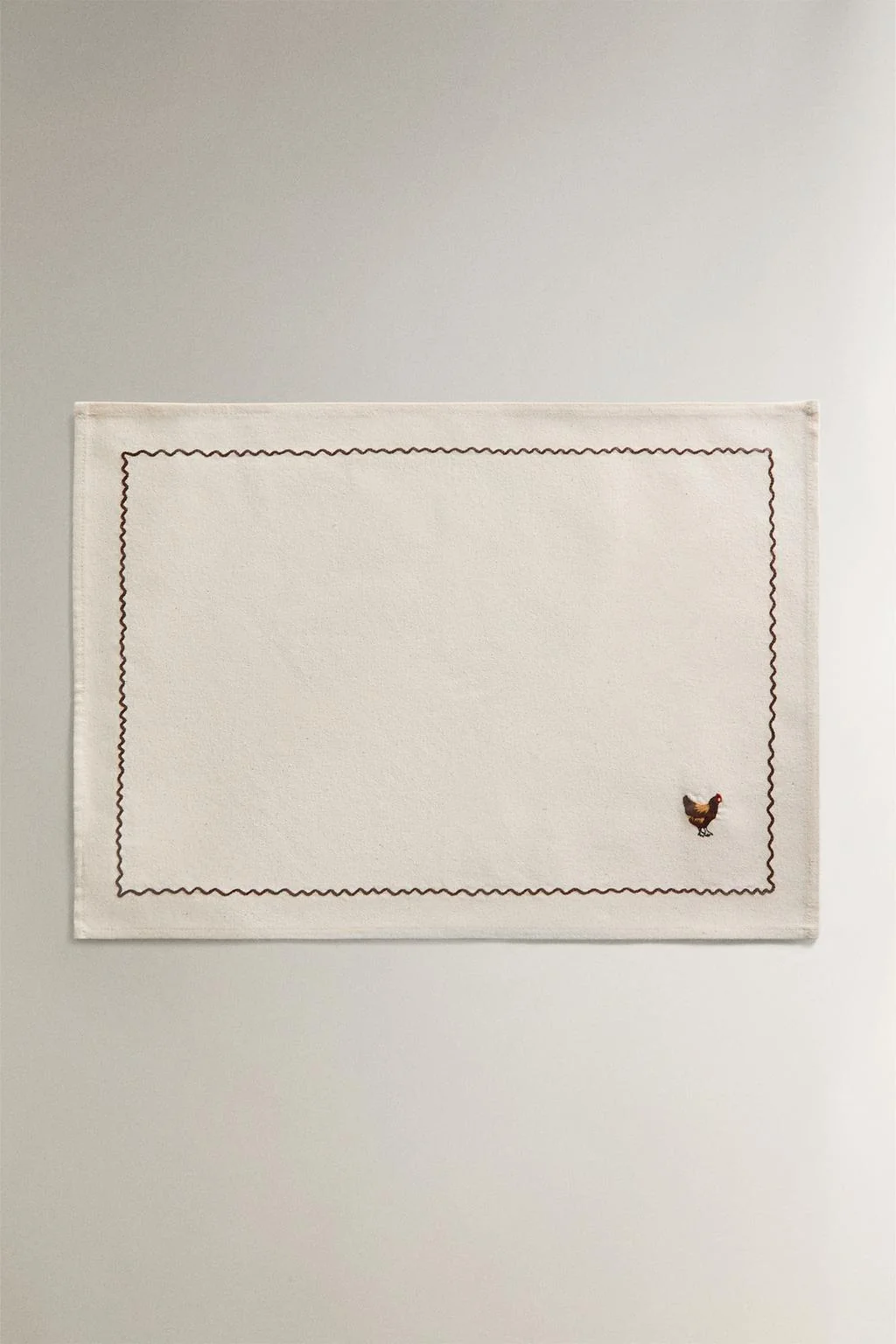 Хлопковая салфетка для стола с вышивкой края