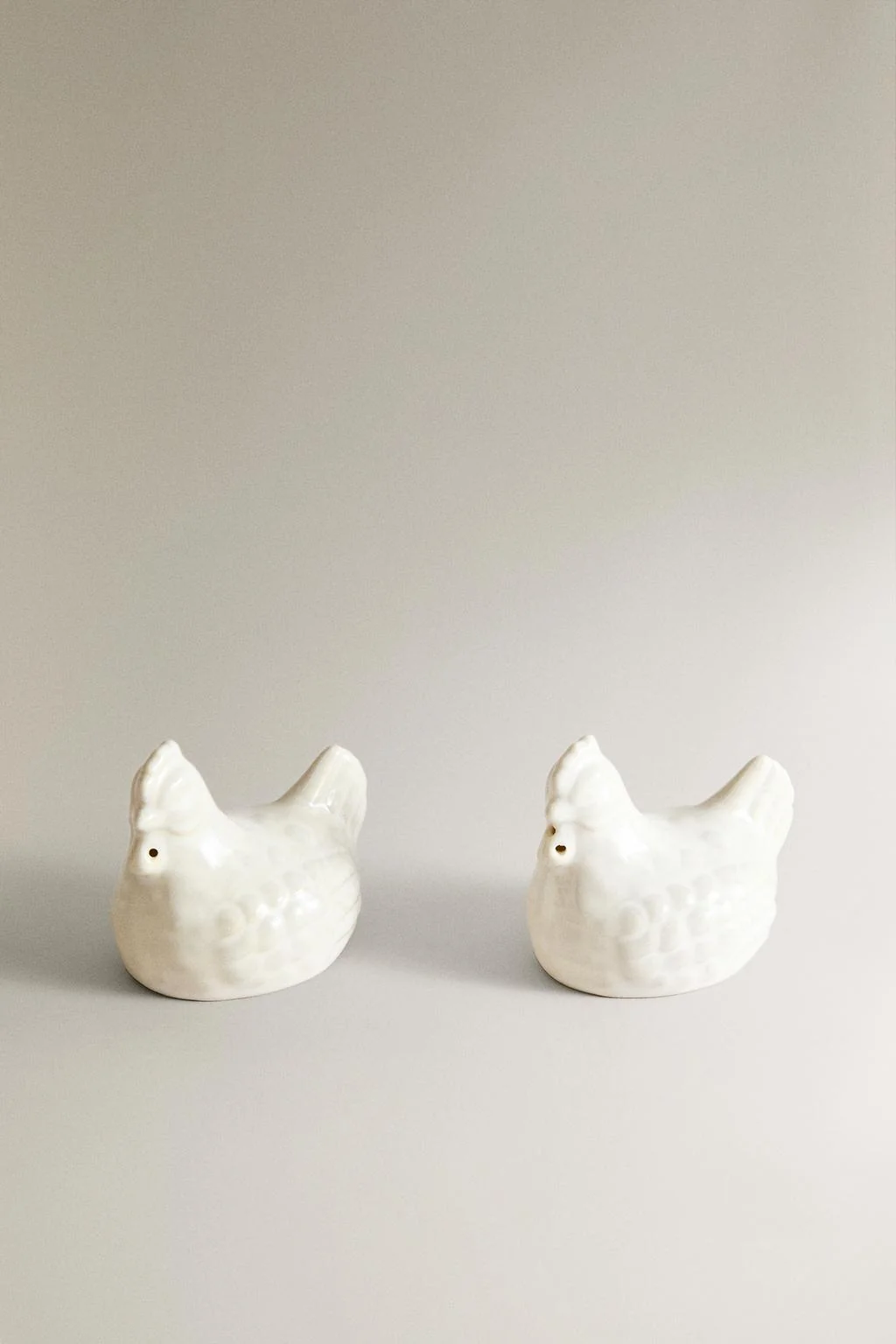 Набор солонки и перечницы в виде курицы