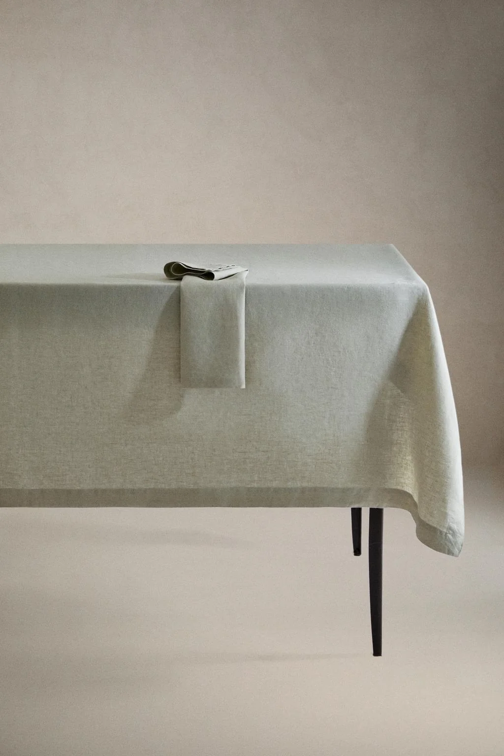 Скатерть из льняной ткани