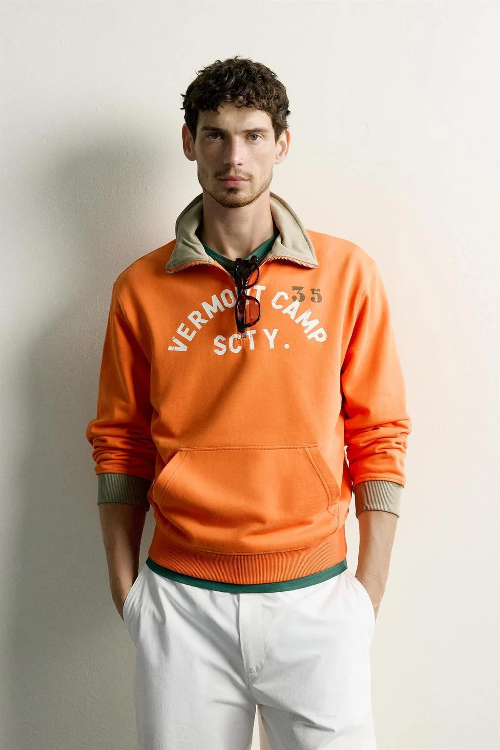 CONTRAST TEXT QUARTER-ZIP SWEATSHIRT