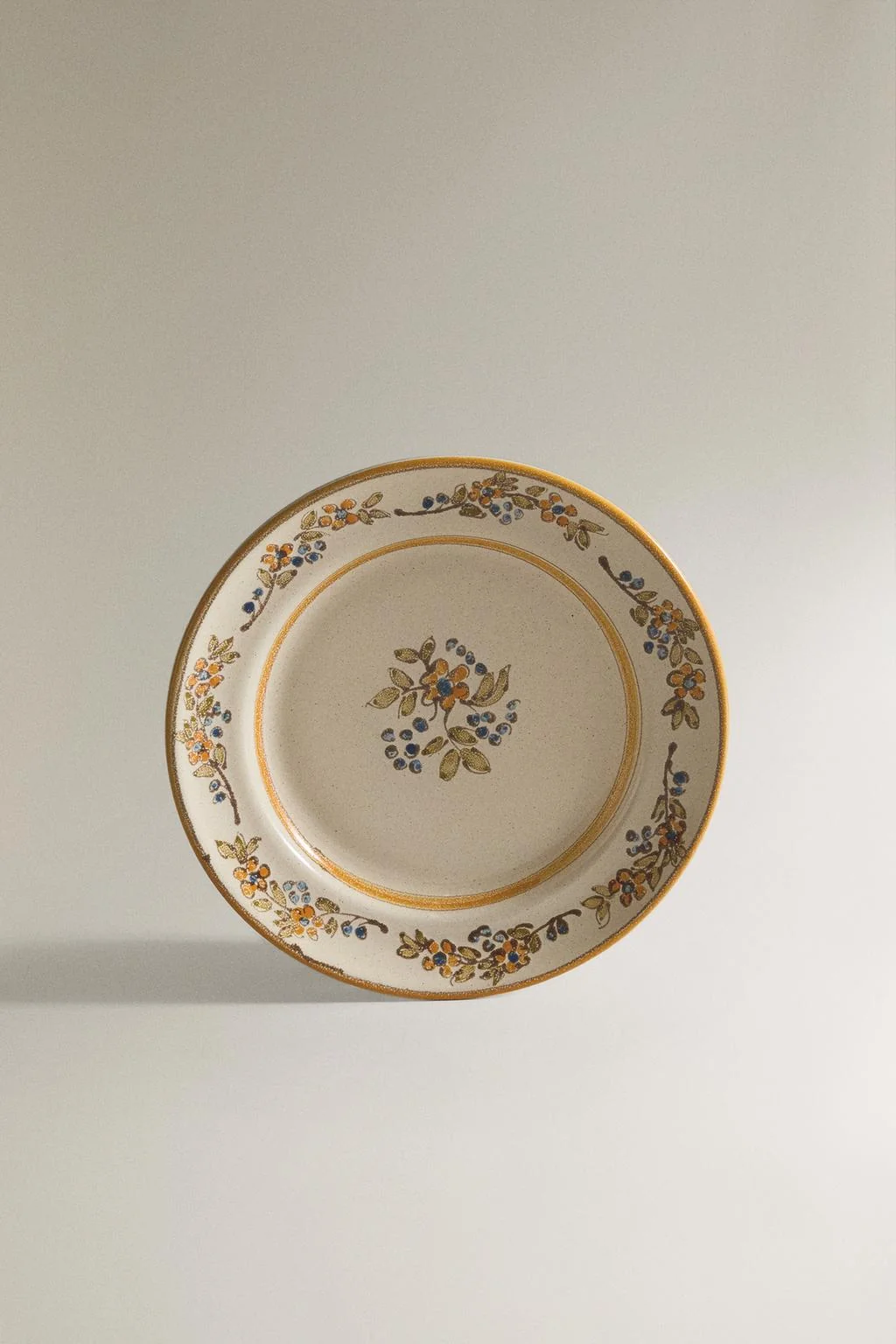 Десертная тарелка из терракоты с цветочным принтом