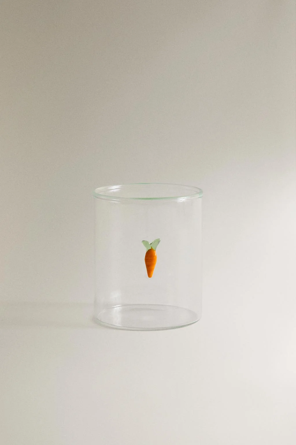 Бокал из боросиликатного стекла с морковкой