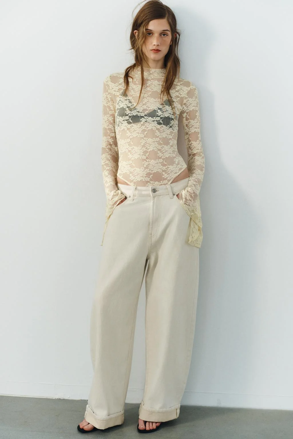 Кружевной боди с рукавами-колоколами
