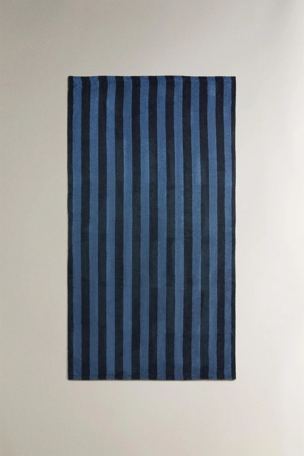 Пляжное полотенце с контрастными полосками — Полотенца