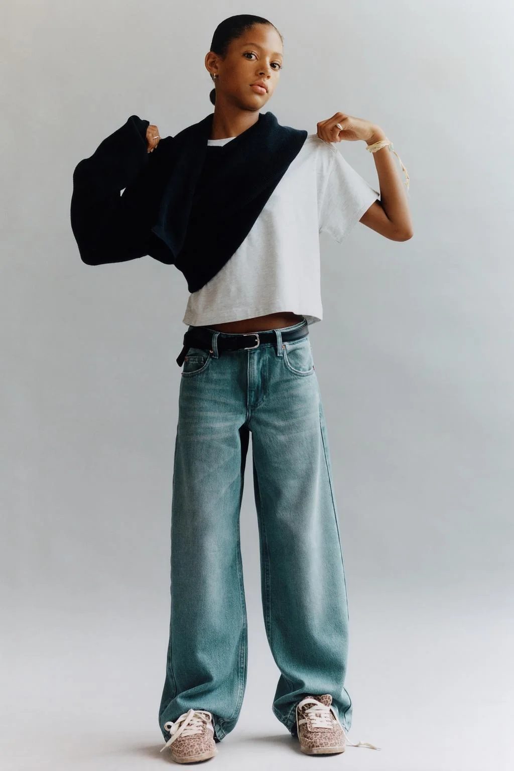 WIDE-LEG JEANS WITH STAR PATCH