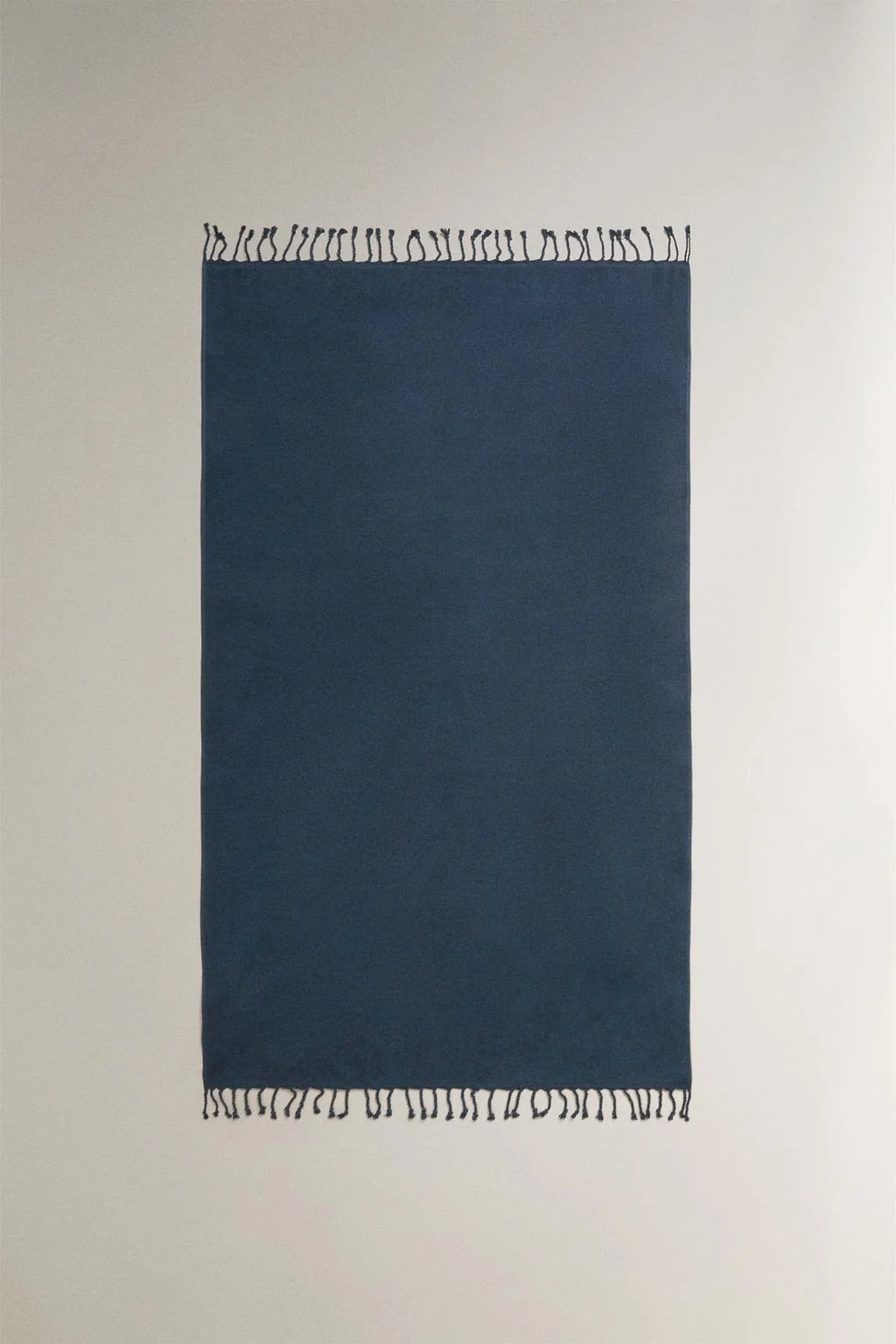 Хлопковое пляжное полотенце с бахромой