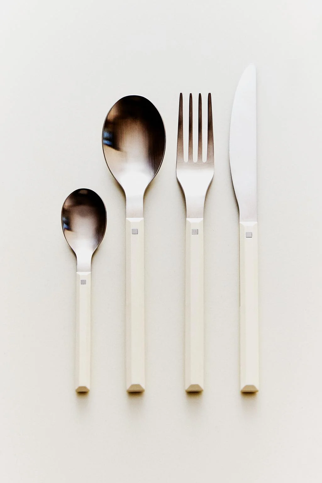 HEXAGONAL HANDLE CUTLERY SET (SET OF 4)