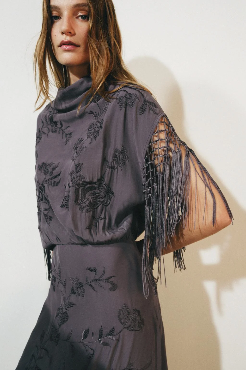 Платье с вышивкой и бахромой ZW Collection