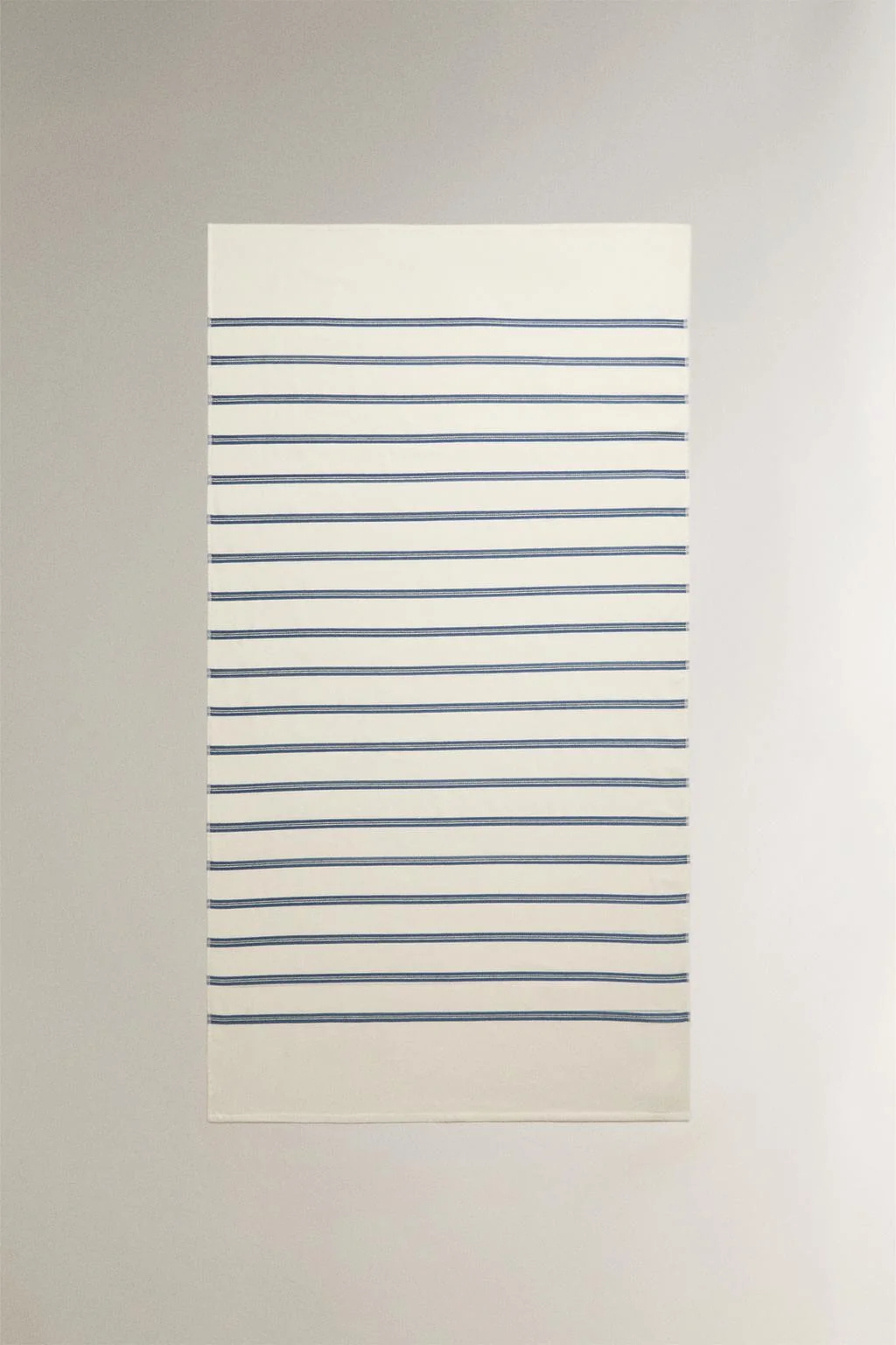 Пляжное полотенце в тонкую полоску — Полотенца