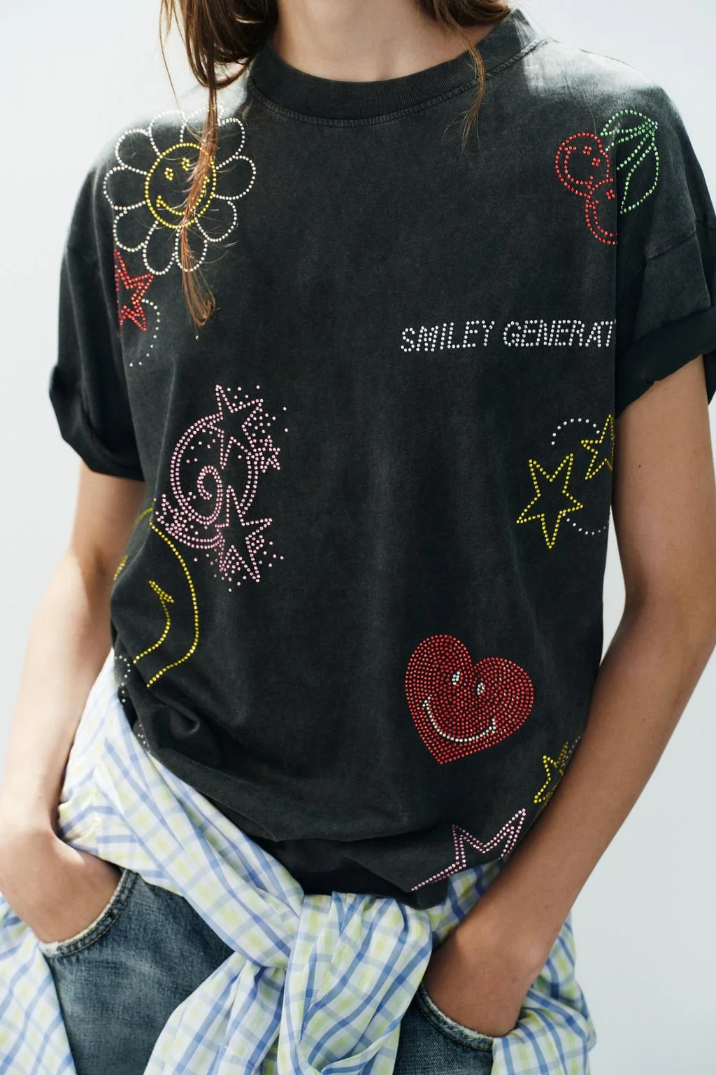 Футболка Smiley® с эффектом потертости и стразами