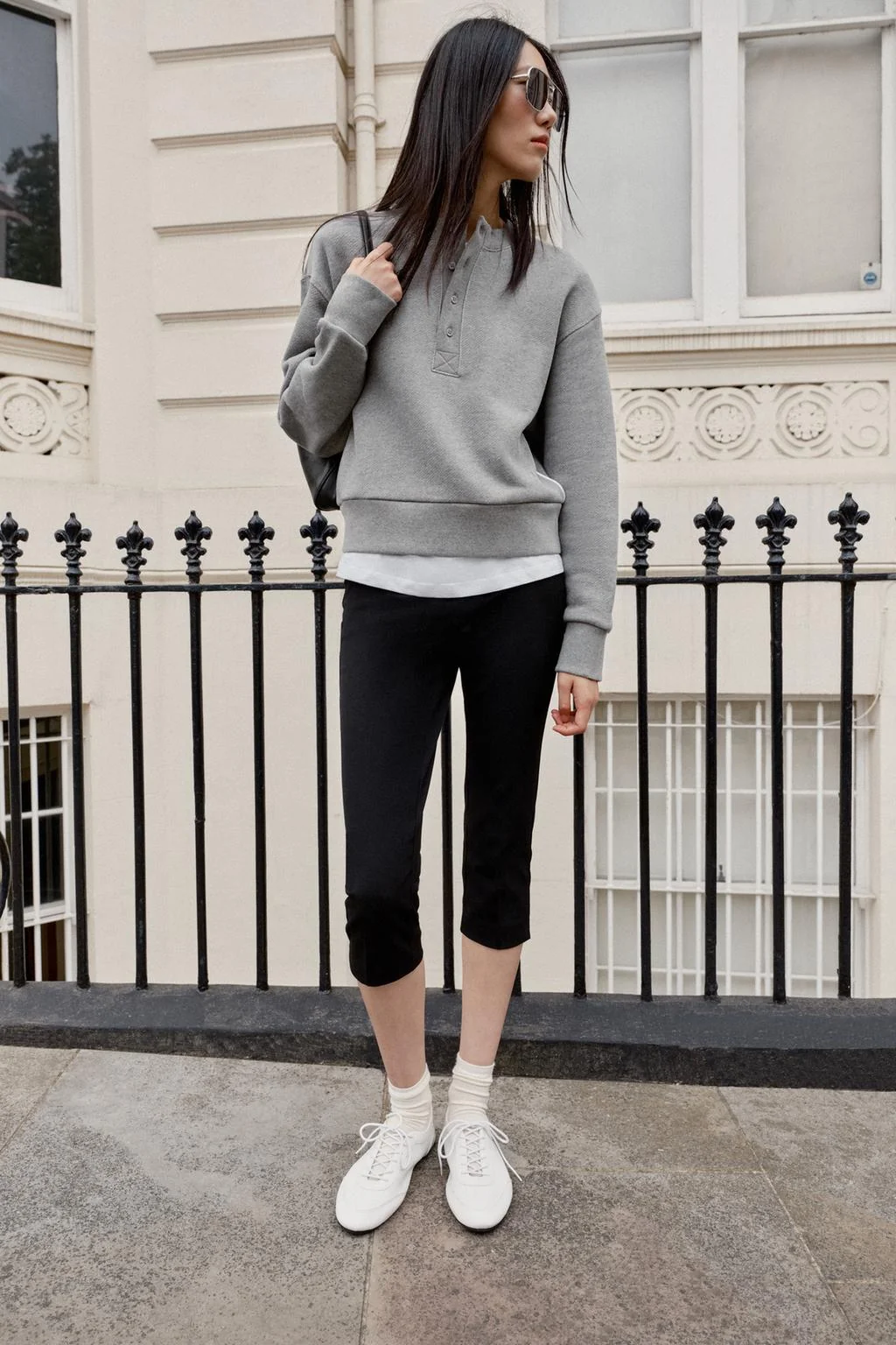 CONTRAST SWEATSHIRT