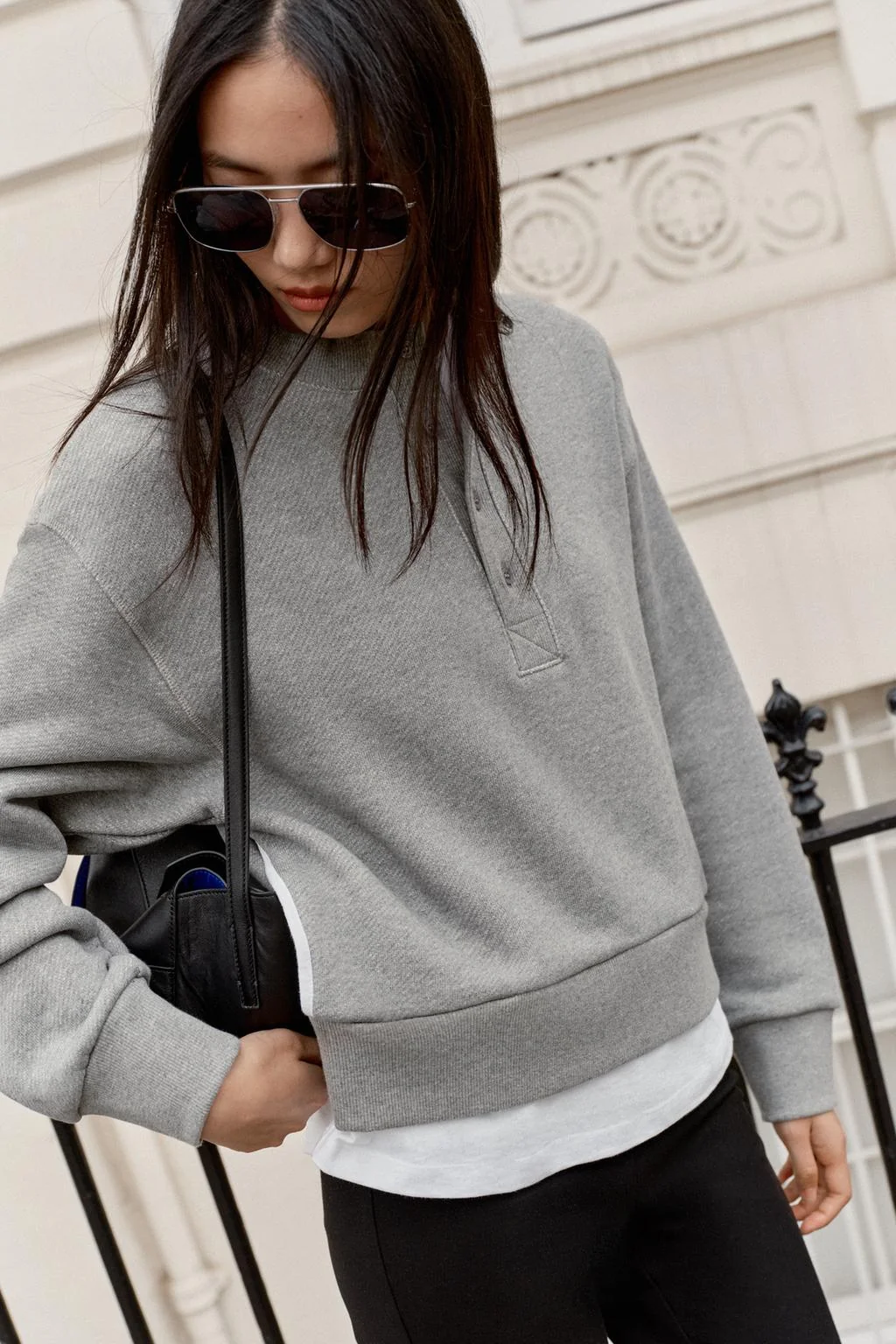 CONTRAST SWEATSHIRT