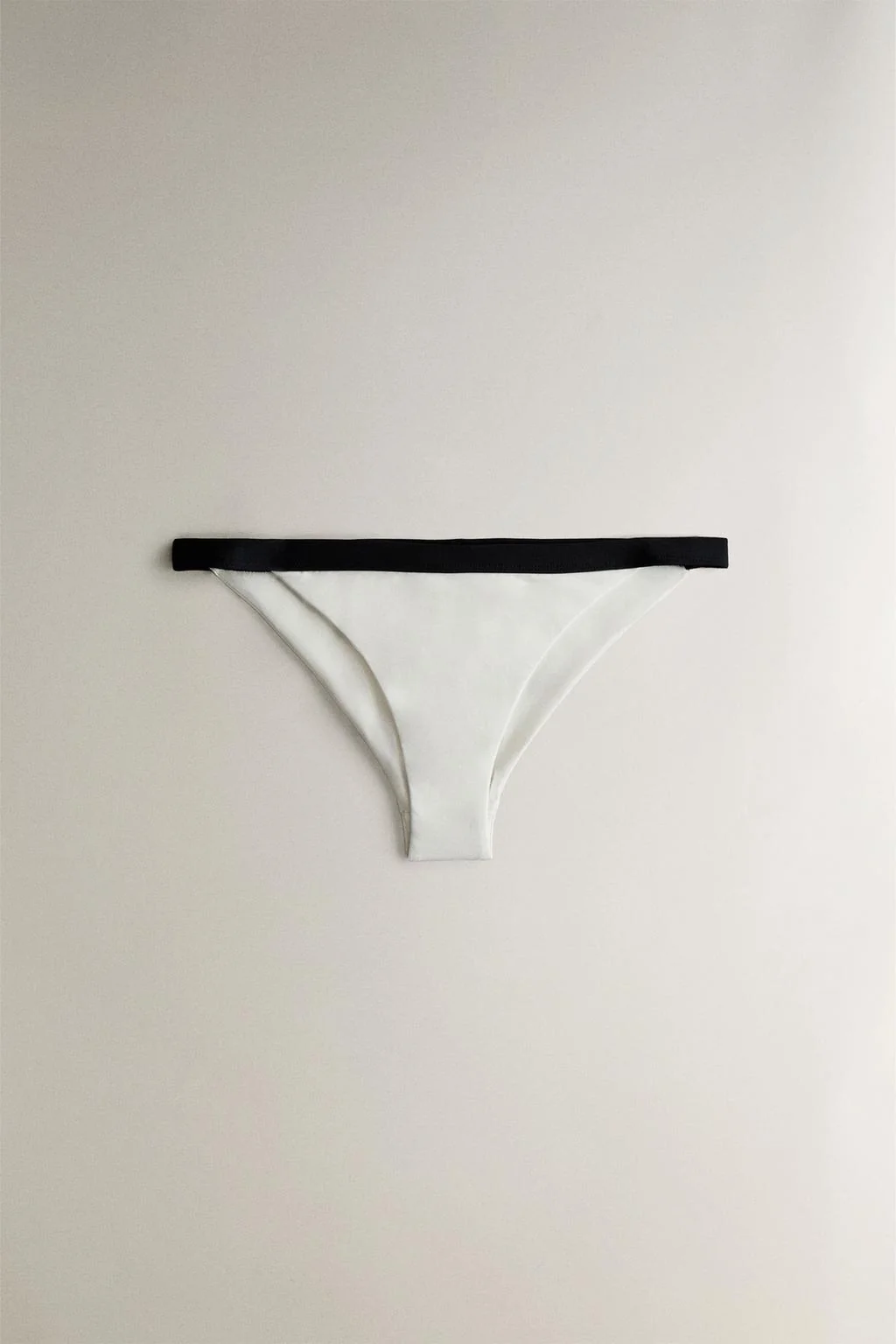 Пляжные трусы бикини с контрастной полоской