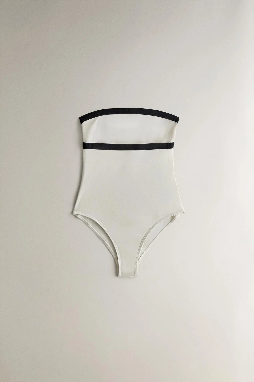 Пляжный купальник с контрастной полосой