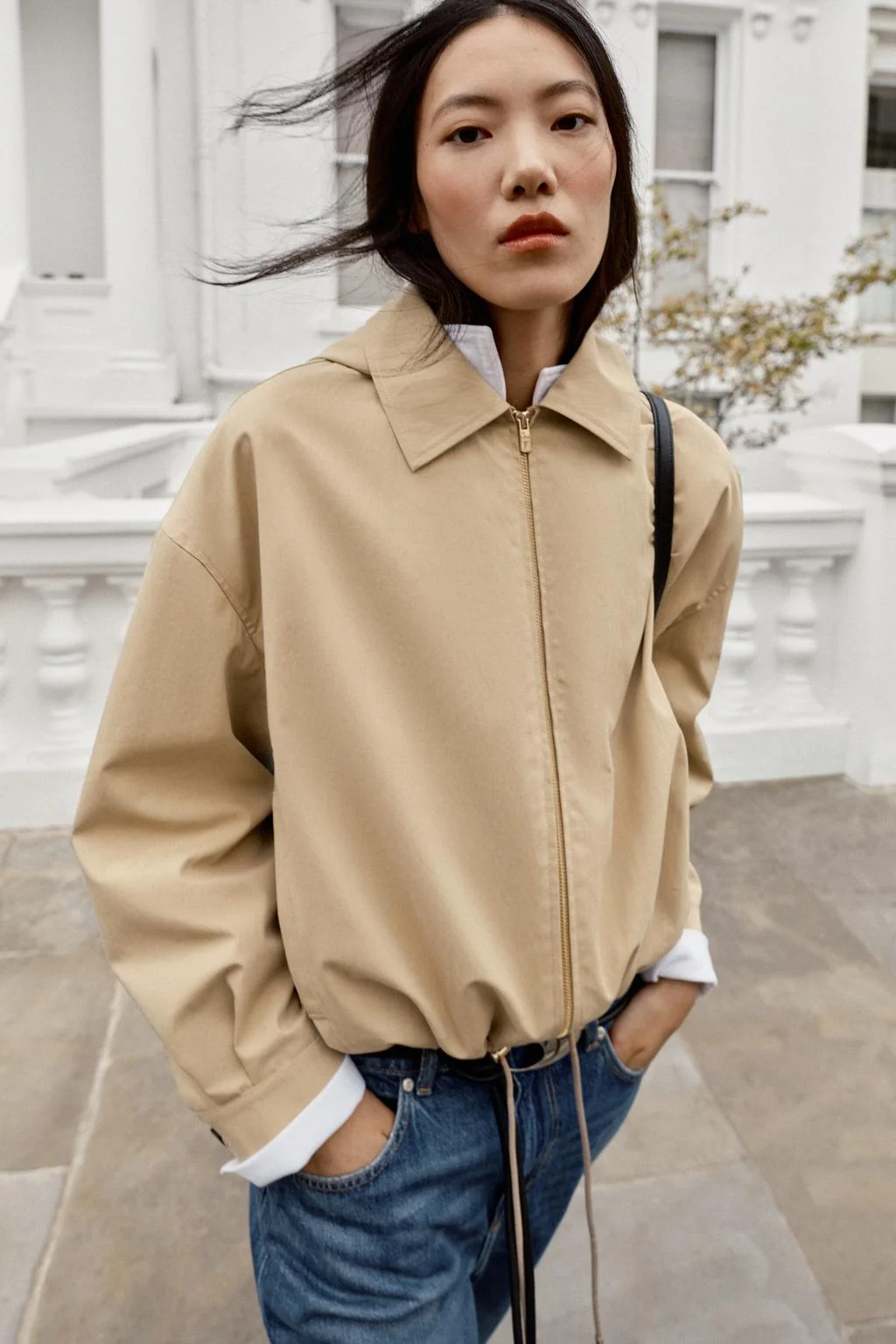 DETACHABLE HOOD JACKET