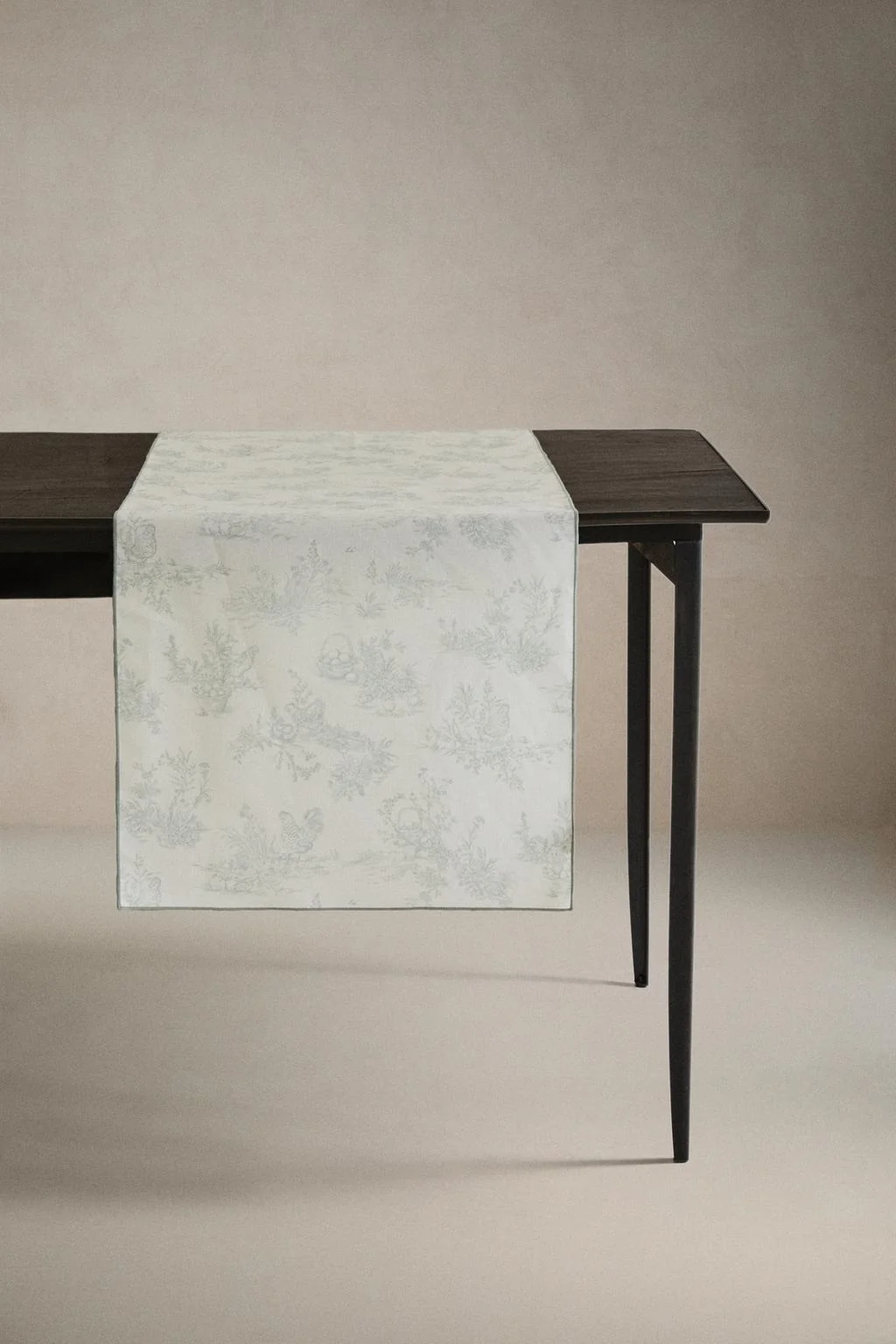 Скатерть из ткани туаль с эпоксидным покрытием