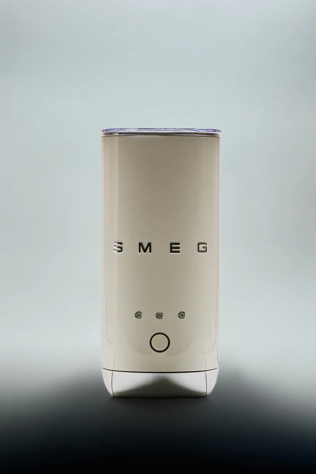 Электрический смеситель для молока Smeg