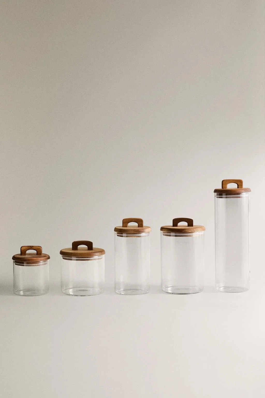 Боросиликатная стеклянная и деревянная банка для хранения — Футырки