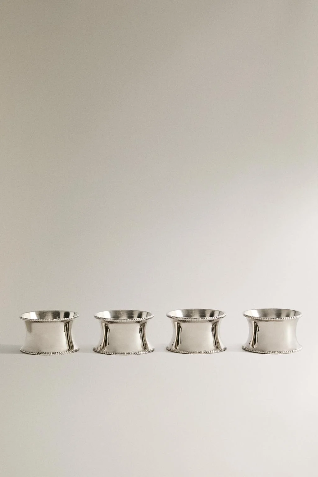 Набор стальных салфеточных колец (набор из 4) — Металлическая коллекция