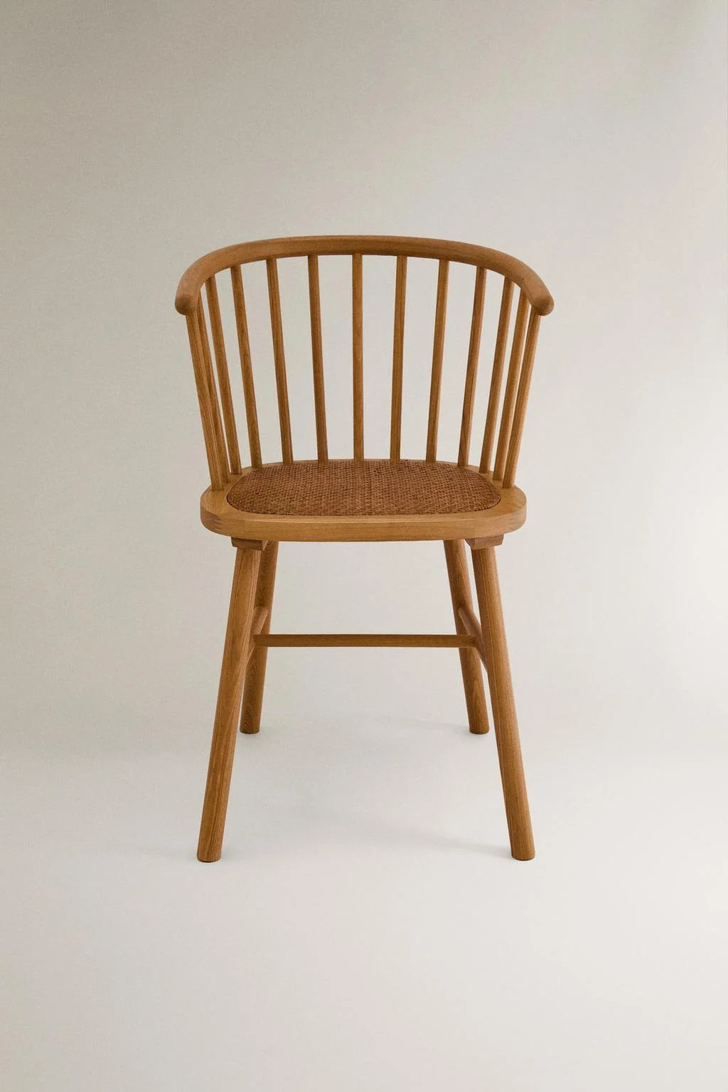 Кресло из ротанга и золы — Столы